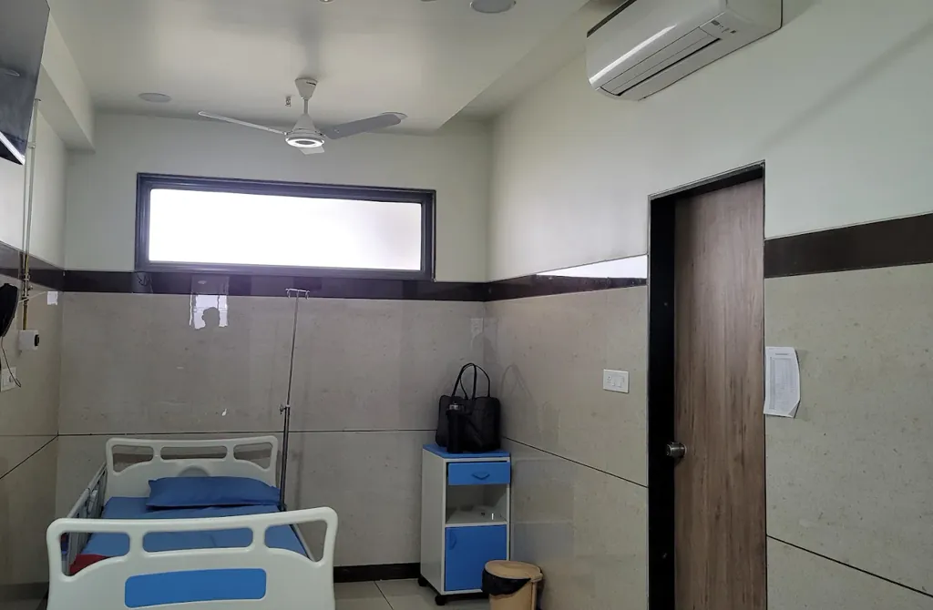 Divine Women's Hospital inpatient room, Gota